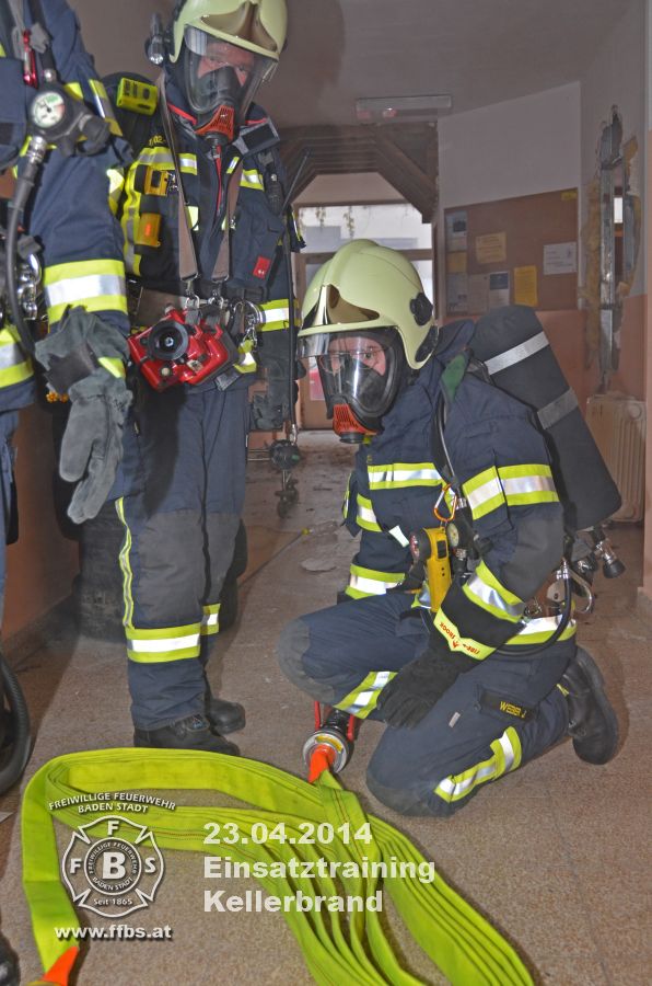 2014_04_23-einsatztraining-kellerbrand_010