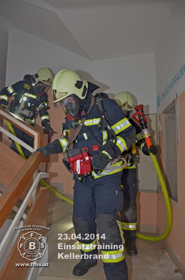 2014_04_23-einsatztraining-kellerbrand_012
