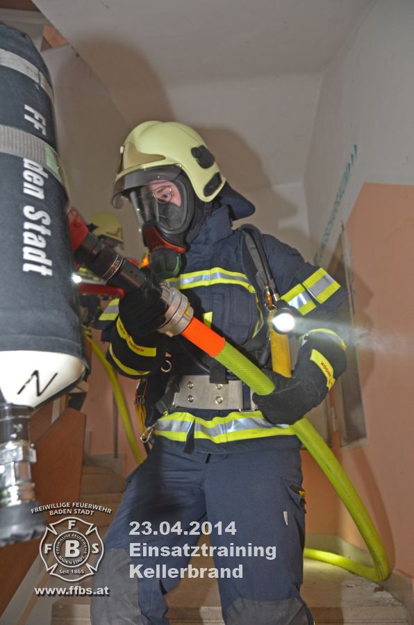 2014_04_23-einsatztraining-kellerbrand_013