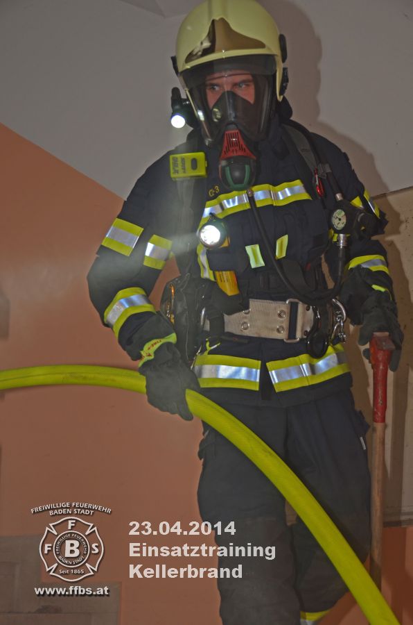 2014_04_23-einsatztraining-kellerbrand_014