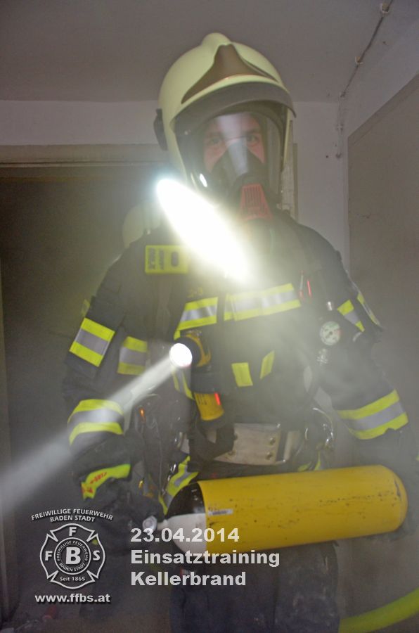 2014_04_23-einsatztraining-kellerbrand_027