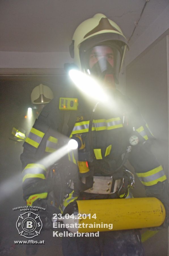 2014_04_23-einsatztraining-kellerbrand_028