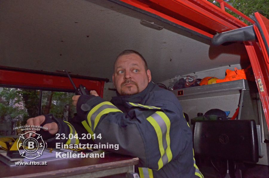 2014_04_23-einsatztraining-kellerbrand_035