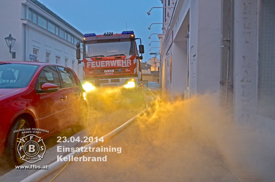 2014_04_23-einsatztraining-kellerbrand_037
