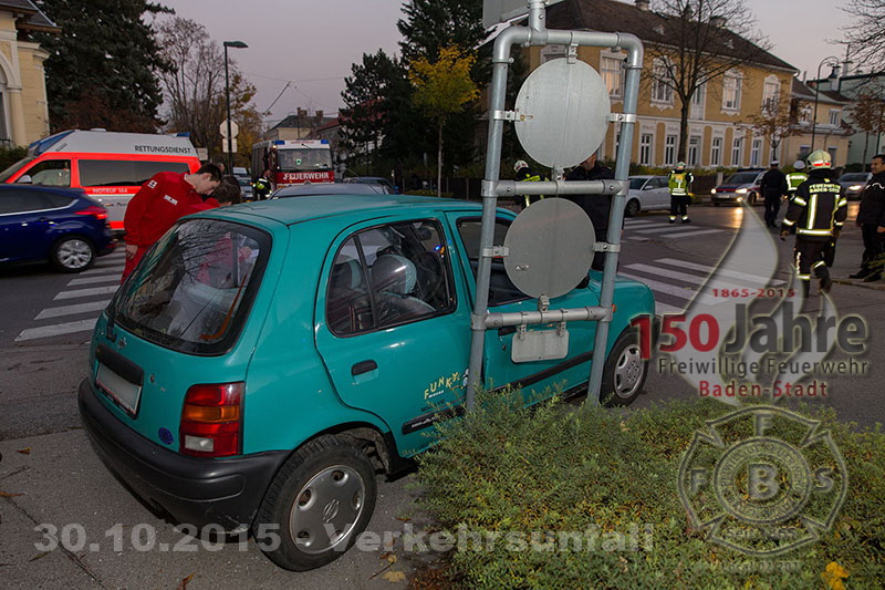 2015.10.30- Verkehrsunfall -  Erzh. Wilhelm Ring x Mühlgasse Baden - www.ffbs.at