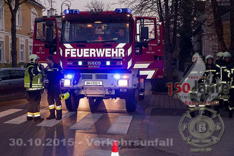 2015.10.30- Verkehrsunfall -  Erzh. Wilhelm Ring x Mühlgasse Baden - www.ffbs.at