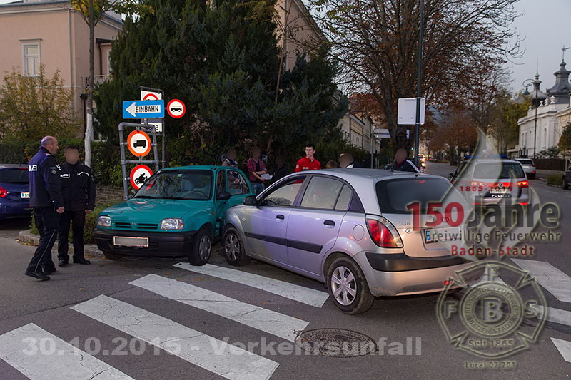2015.10.30- Verkehrsunfall -  Erzh. Wilhelm Ring x Mühlgasse Baden - www.ffbs.at