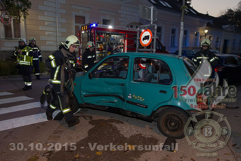2015.10.30- Verkehrsunfall -  Erzh. Wilhelm Ring x Mühlgasse Baden - www.ffbs.at