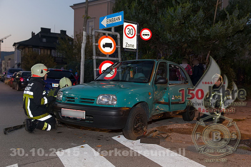 2015.10.30- Verkehrsunfall -  Erzh. Wilhelm Ring x Mühlgasse Baden - www.ffbs.at
