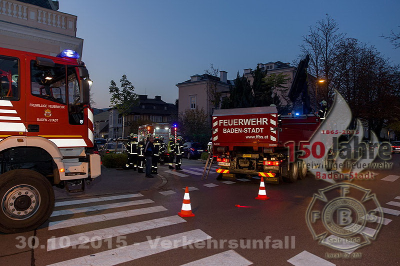 2015.10.30- Verkehrsunfall -  Erzh. Wilhelm Ring x Mühlgasse Baden - www.ffbs.at