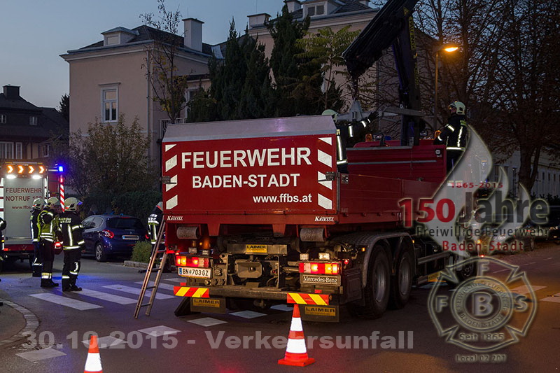 2015.10.30- Verkehrsunfall -  Erzh. Wilhelm Ring x Mühlgasse Baden - www.ffbs.at