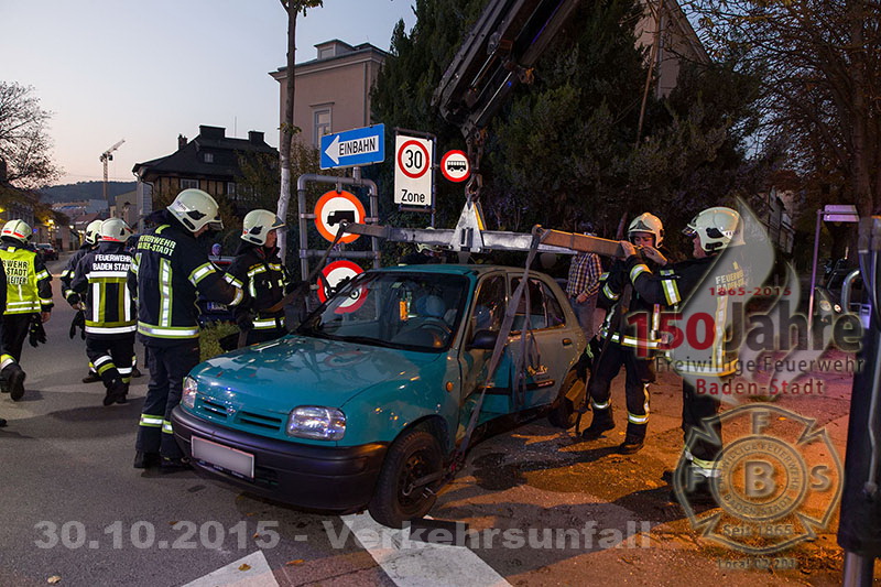 2015.10.30- Verkehrsunfall -  Erzh. Wilhelm Ring x Mühlgasse Baden - www.ffbs.at