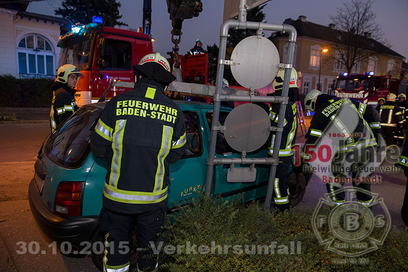 2015.10.30- Verkehrsunfall -  Erzh. Wilhelm Ring x Mühlgasse Baden - www.ffbs.at