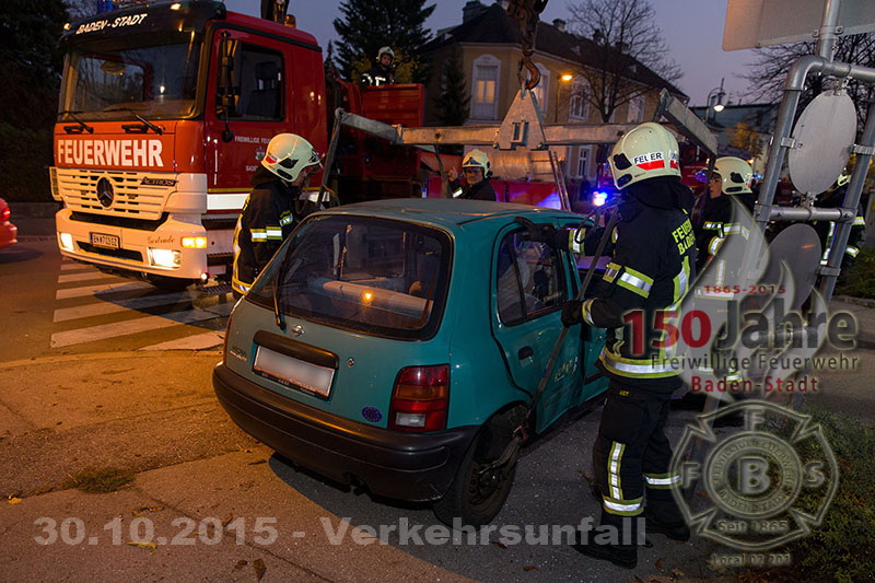 2015.10.30- Verkehrsunfall -  Erzh. Wilhelm Ring x Mühlgasse Baden - www.ffbs.at