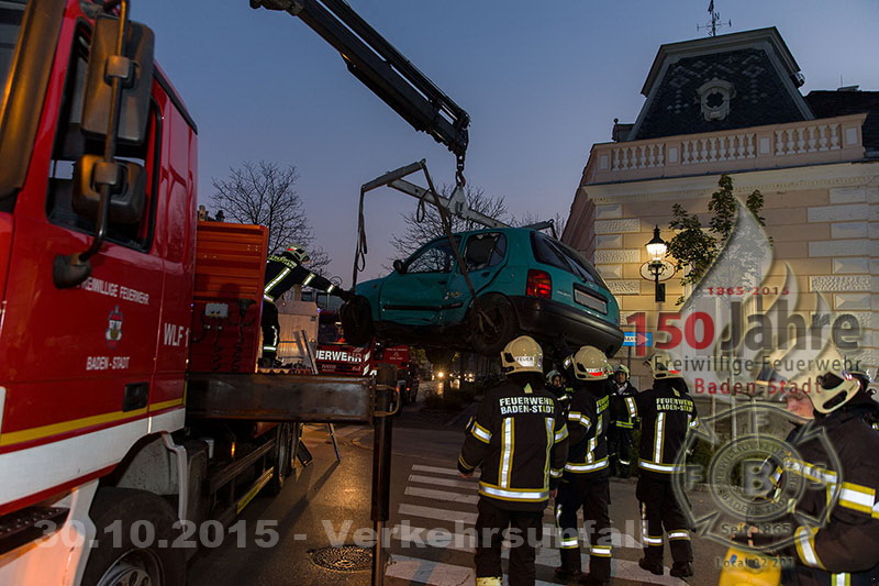 2015.10.30- Verkehrsunfall -  Erzh. Wilhelm Ring x Mühlgasse Baden - www.ffbs.at