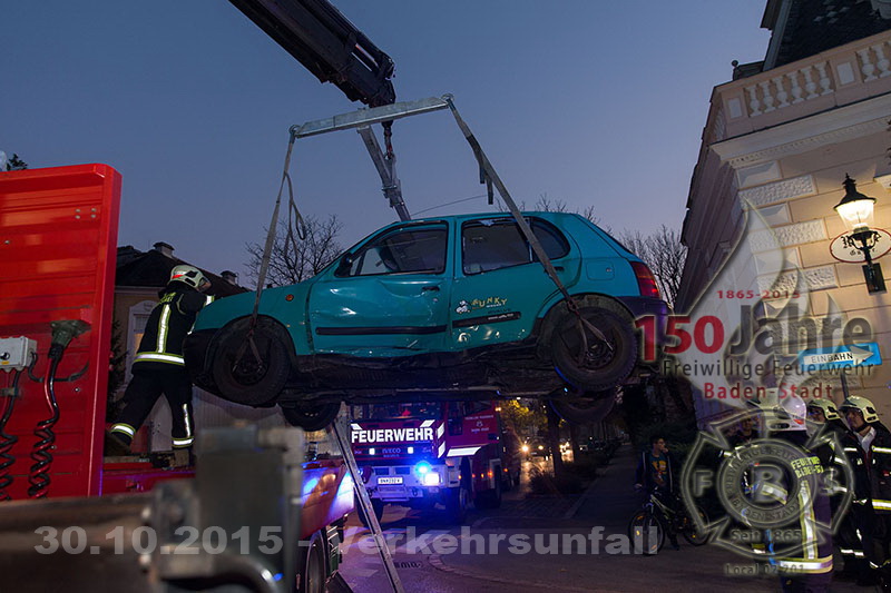 2015.10.30- Verkehrsunfall -  Erzh. Wilhelm Ring x Mühlgasse Baden - www.ffbs.at