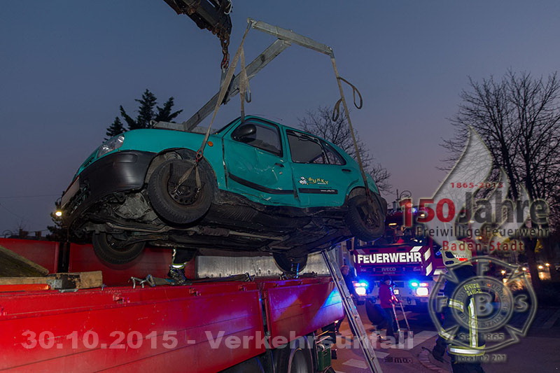 2015.10.30- Verkehrsunfall -  Erzh. Wilhelm Ring x Mühlgasse Baden - www.ffbs.at