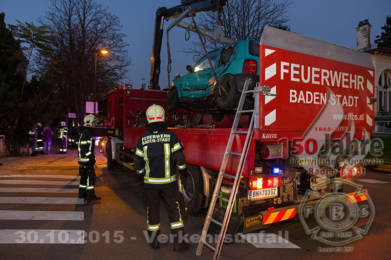 2015.10.30- Verkehrsunfall -  Erzh. Wilhelm Ring x Mühlgasse Baden - www.ffbs.at