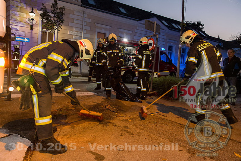 2015.10.30- Verkehrsunfall -  Erzh. Wilhelm Ring x Mühlgasse Baden - www.ffbs.at