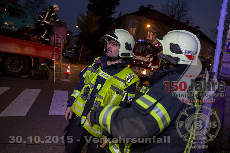 2015.10.30- Verkehrsunfall -  Erzh. Wilhelm Ring x Mühlgasse Baden - www.ffbs.at
