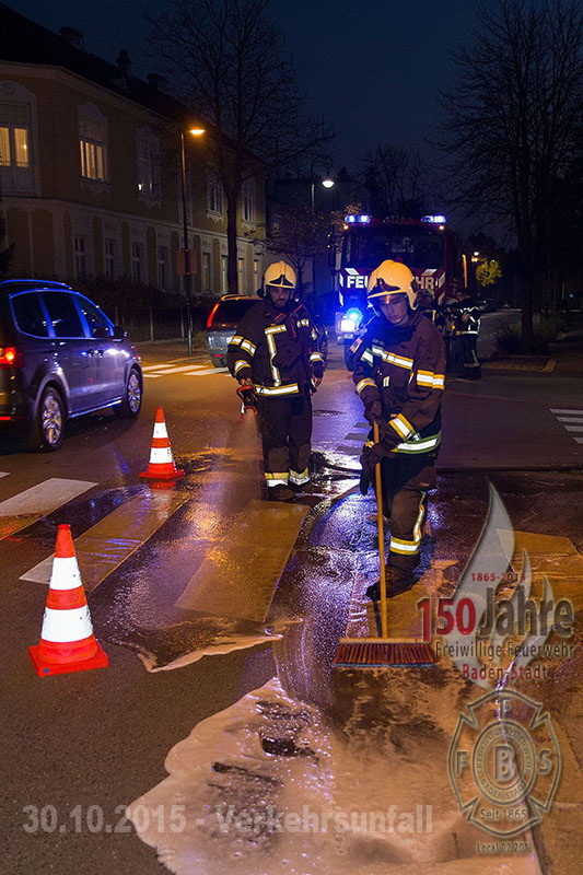 2015.10.30- Verkehrsunfall -  Erzh. Wilhelm Ring x Mühlgasse Baden - www.ffbs.at