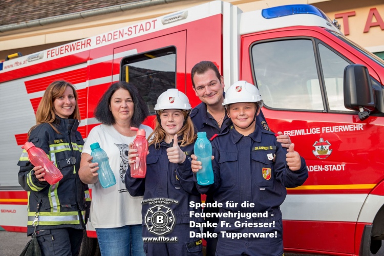 Firma Tupperware spendet Trinkflaschen für die Feuerwehrjugend der FF Baden-Stadt