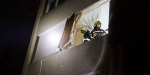 2017_11_04 - Verdacht auf Zimmerbrand nach Explosion in Wohnung in einer Wohnhausanlage in Baden - Foto: Stefan Schneider FF Baden-Stadt / www.ffbs.at