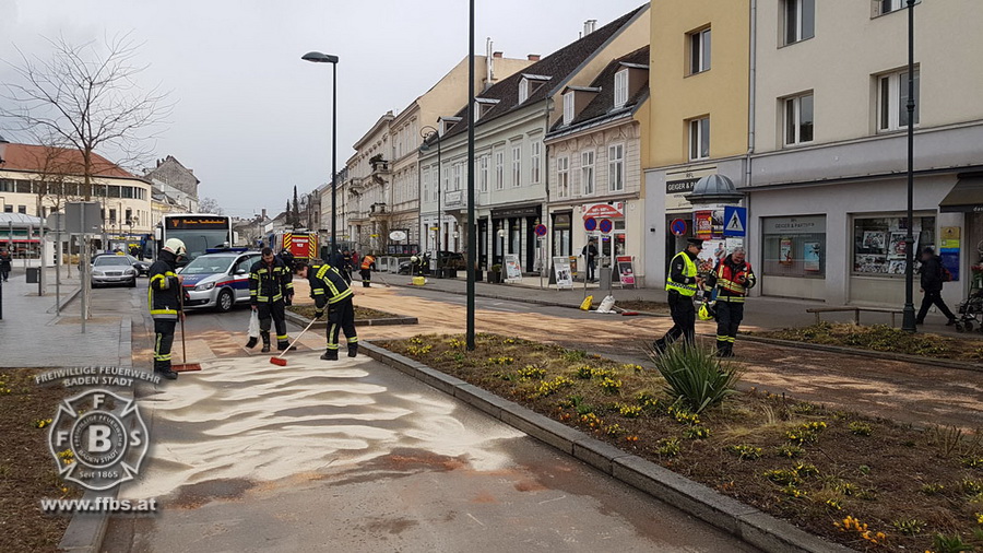 20180327 Ölspur Josefsplatz Baden Foto: Stefan Schneider FF Baden-Stadt