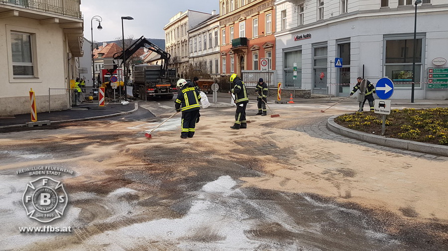 20180327 Ölspur Josefsplatz Baden Foto: Stefan Schneider FF Baden-Stadt