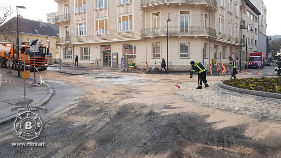 20180327 Ölspur Josefsplatz Baden Foto: Stefan Schneider FF Baden-Stadt