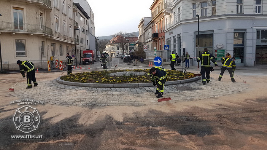 20180327 Ölspur Josefsplatz Baden Foto: Stefan Schneider FF Baden-Stadt