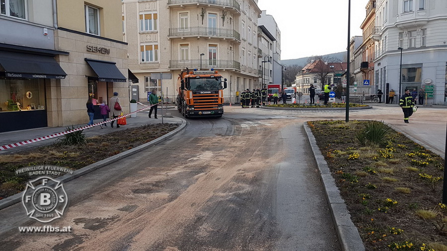 20180327 Ölspur Josefsplatz Baden Foto: Stefan Schneider FF Baden-Stadt