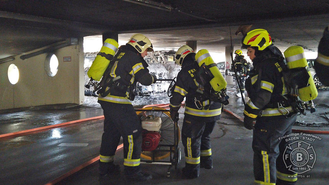 20200304 Fahrzeugbrand in Baden Parkdeck Zentrum Süd