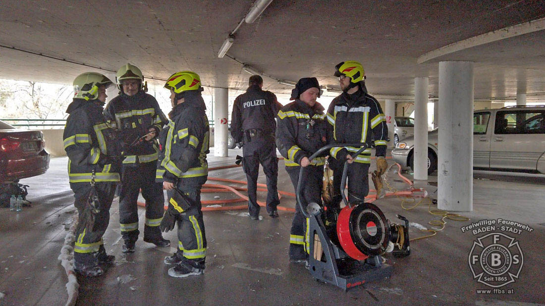 20200304 Fahrzeugbrand in Baden Parkdeck Zentrum Süd