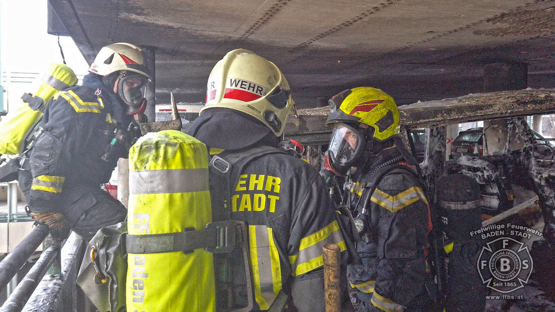 20200304 Fahrzeugbrand in Baden Parkdeck Zentrum Süd