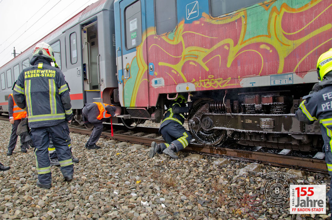 20201112 Brandverdacht bei Eurocity-Zug am Frachtenbahnhof Baden