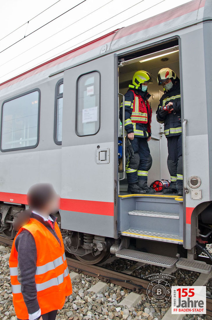 20201112 Brandverdacht bei Eurocity-Zug am Frachtenbahnhof Baden