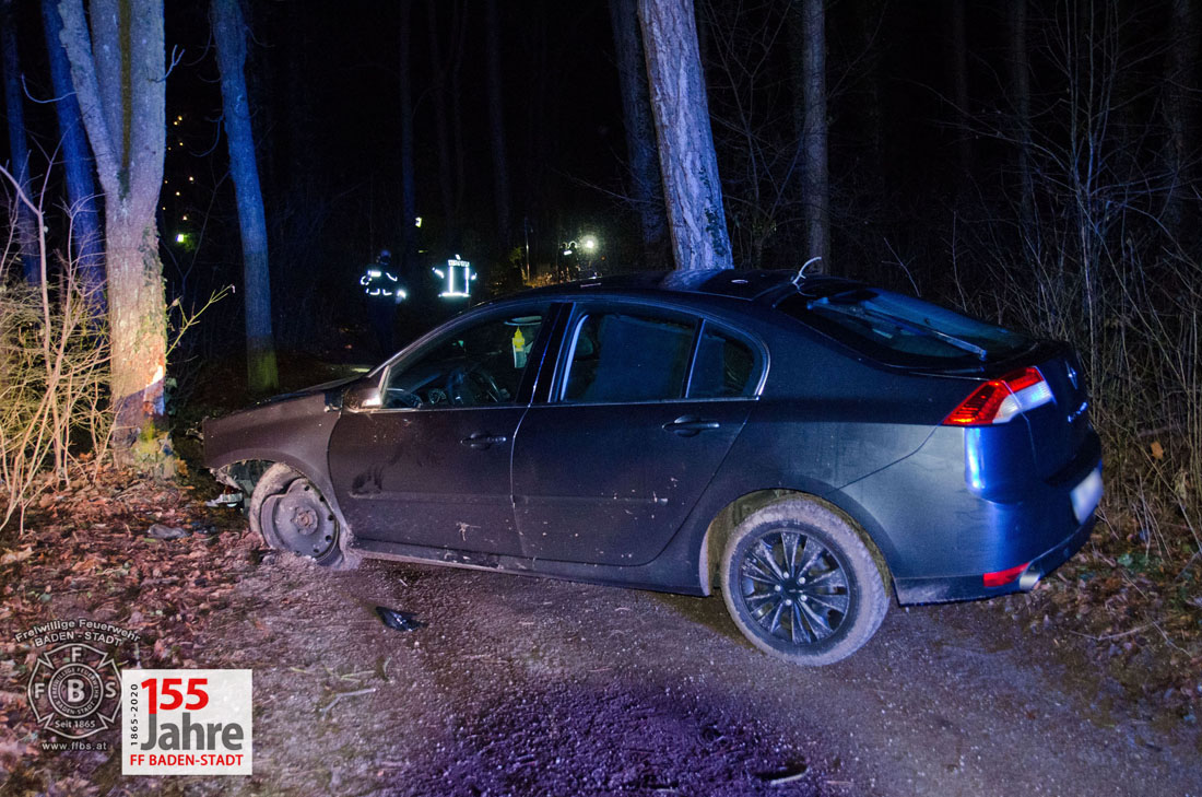 20201207 Verkehrsunfall im Waldgebiet Richtung Rudolfshof Baden