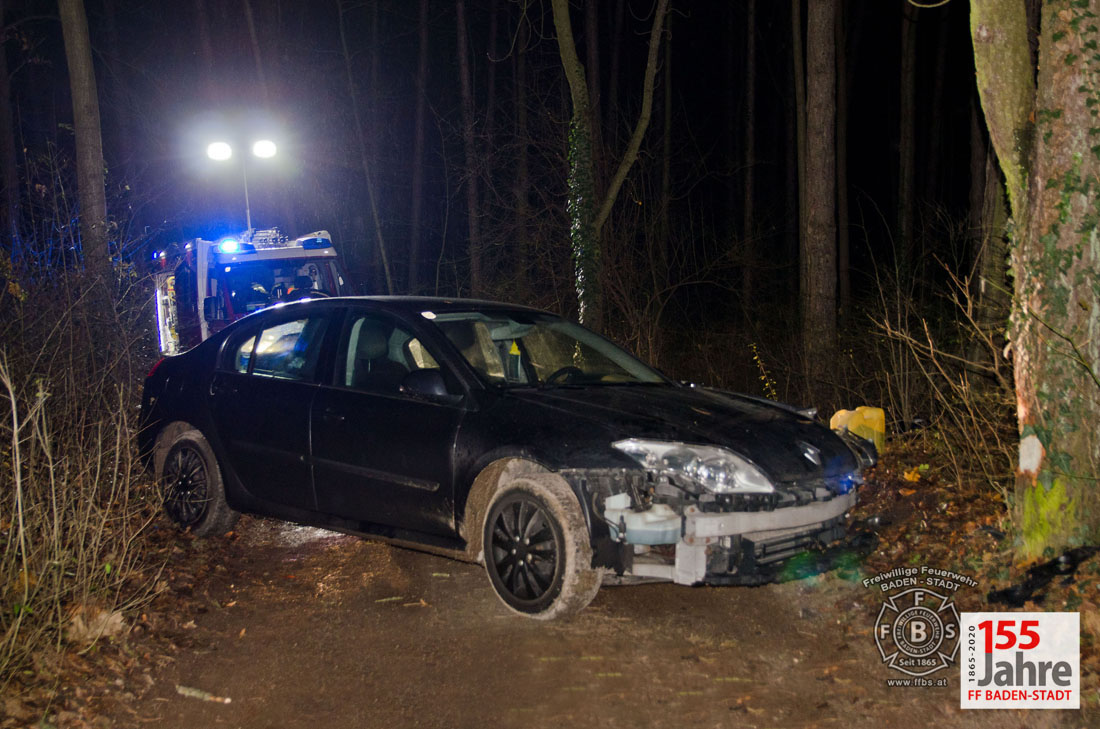 20201207 Verkehrsunfall im Waldgebiet Richtung Rudolfshof Baden
