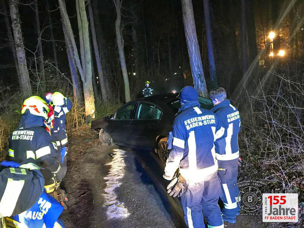 20201207 Verkehrsunfall im Waldgebiet Richtung Rudolfshof Baden