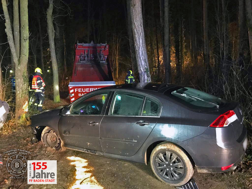 20201207 Verkehrsunfall im Waldgebiet Richtung Rudolfshof Baden