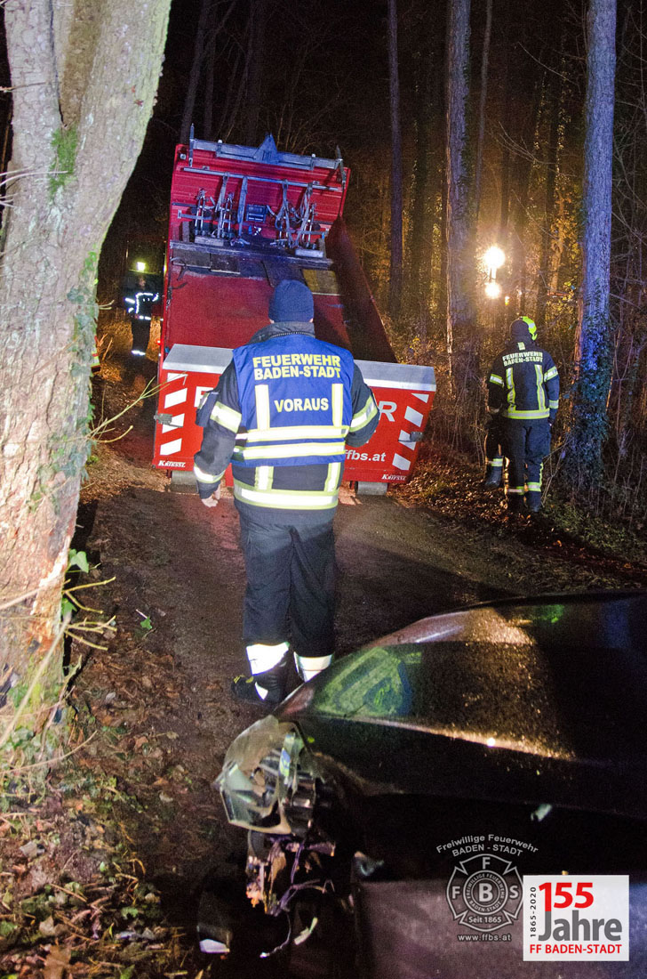 20201207 Verkehrsunfall im Waldgebiet Richtung Rudolfshof Baden