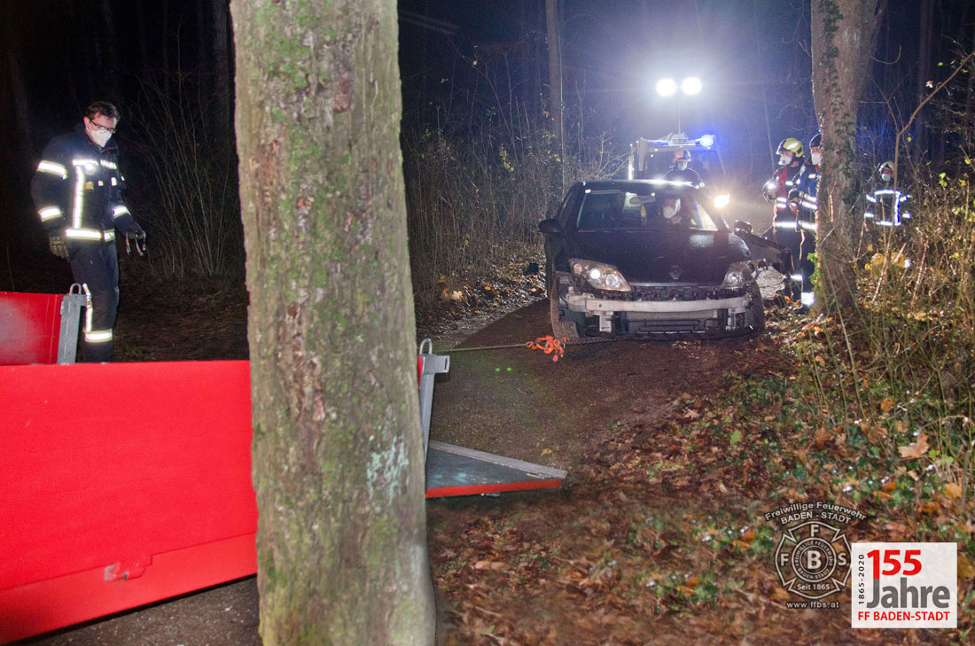 20201207 Verkehrsunfall im Waldgebiet Richtung Rudolfshof Baden