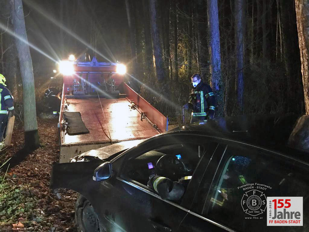 20201207 Verkehrsunfall im Waldgebiet Richtung Rudolfshof Baden