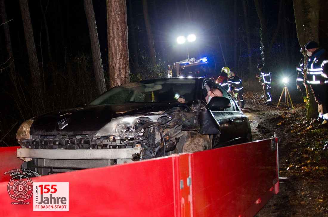 20201207 Verkehrsunfall im Waldgebiet Richtung Rudolfshof Baden