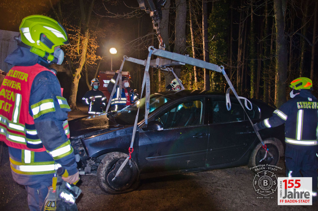 20201207 Verkehrsunfall im Waldgebiet Richtung Rudolfshof Baden