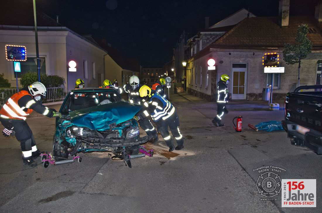 20210516 Verkehrsunfall in Baden Kaiser Franz Ring