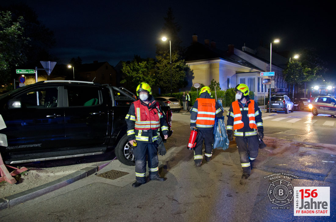 20210516 Verkehrsunfall in Baden Kaiser Franz Ring