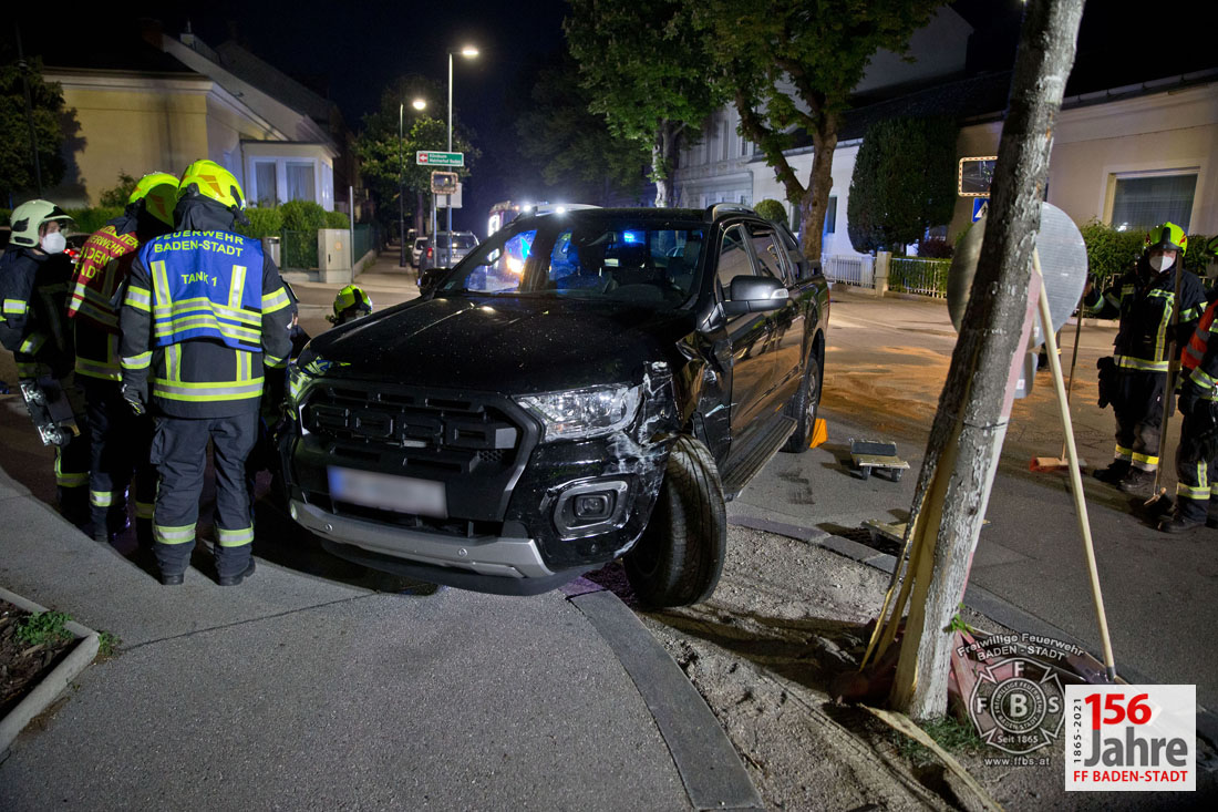 20210516 Verkehrsunfall in Baden Kaiser Franz Ring
