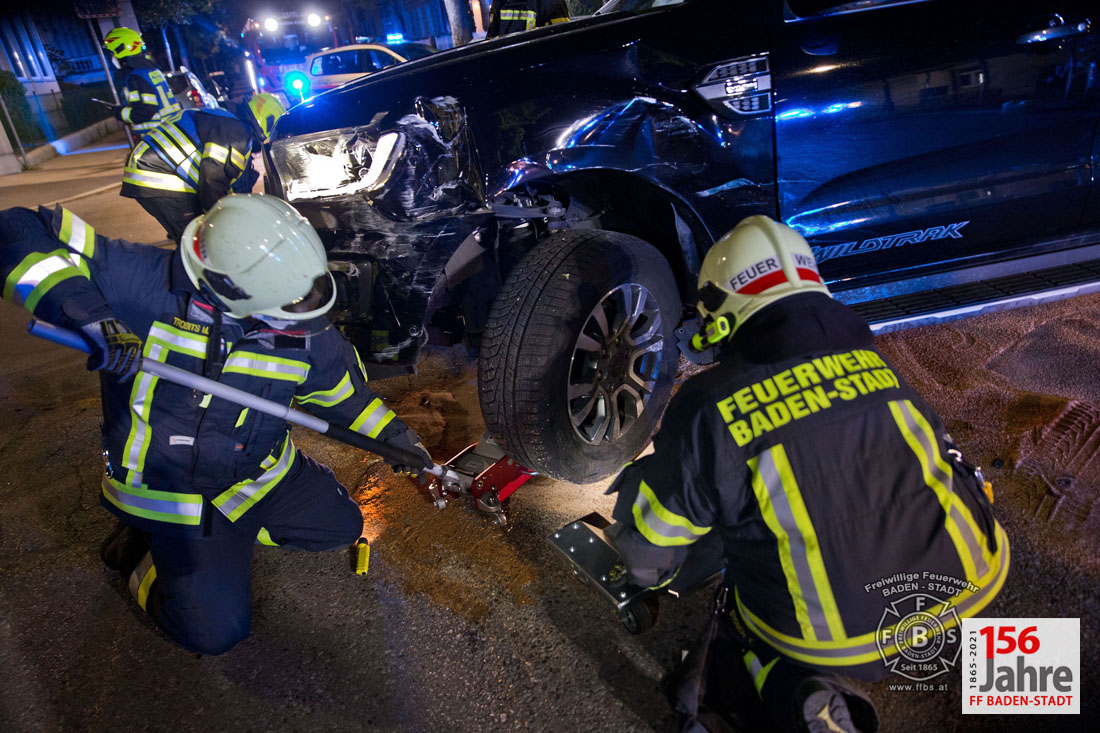 20210516 Verkehrsunfall in Baden Kaiser Franz Ring